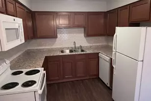 2006 Tracy Dr, Bloomington, IL 61704 - Photo 2