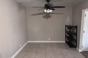 2004 Tracy Dr, Bloomington, IL 61704 - Photo 4