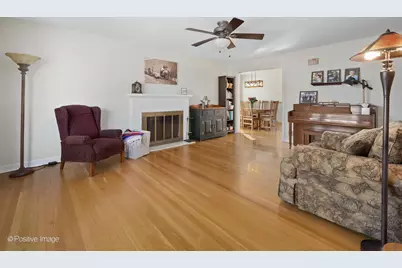 696 S Prospect Avenue, Elmhurst, IL 60126 - Photo 2