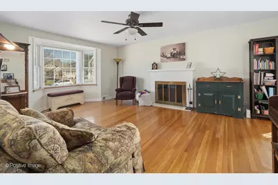 696 S Prospect Avenue, Elmhurst, IL 60126 - Photo 4