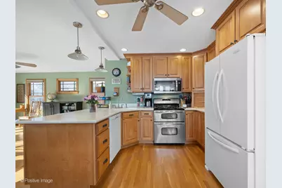 696 S Prospect Avenue, Elmhurst, IL 60126 - Photo 6