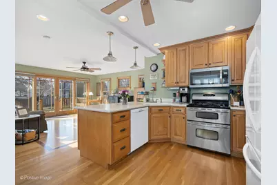 696 S Prospect Avenue, Elmhurst, IL 60126 - Photo 8