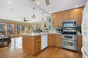 696 S Prospect Ave, Elmhurst, IL 60126 - Photo 8