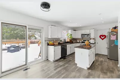 2001 Madison Avenue, Gurnee, IL 60031 - Photo 6