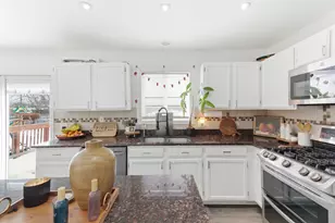 2001 Madison Ave, Gurnee, IL 60031 - Photo 10