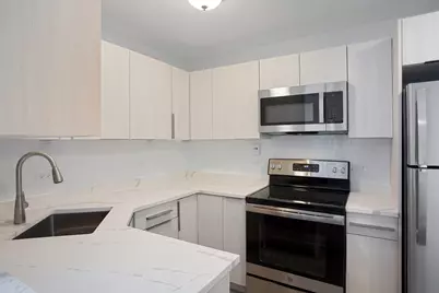 6826 N Ridge Boulevard #406, Chicago, IL 60645 - Photo 4