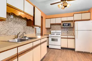 8736 S 51st Ave, Oak Lawn, IL 60453 - Photo 6