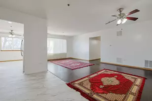 881 N Swift Rd, Addison, IL 60101 - Photo 6