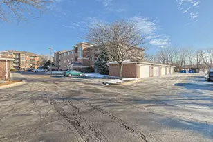 881 N Swift Rd, Addison, IL 60101 - Photo 2