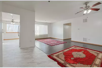 881 N Swift Road #206, Addison, IL 60101 - Photo 8