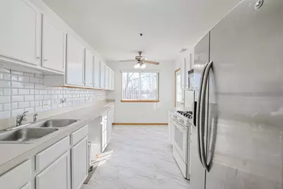 881 N Swift Road #206, Addison, IL 60101 - Photo 10