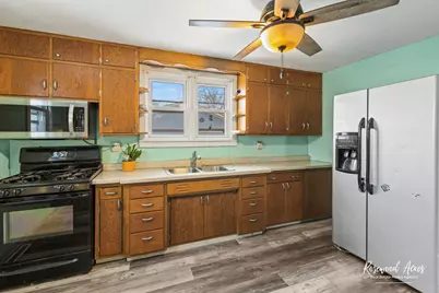 609 S Monroe Street, Streator, IL 61364 - Photo 2