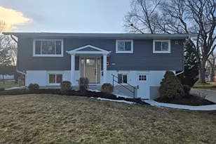 1570 Jefferson Rd, Hoffman Estates, IL 60169 - Photo 1