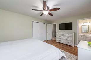 150 Old Darby Ln, Winthrop Harbor, IL 60096 - Photo 32