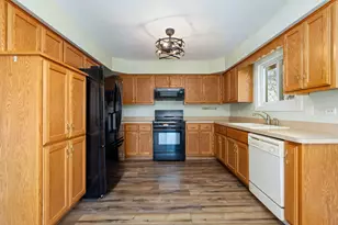 821 Wyndstone Dr, Elwood, IL 60421 - Photo 12