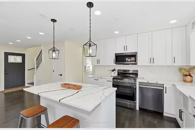 10132 S Turner Avenue, Evergreen Park, IL 60805 - Photo 4