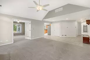 2S671 Arrowhead Dr, Wheaton, IL 60189 - Photo 22