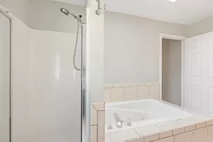 2S671 Arrowhead Dr, Wheaton, IL 60189 - Photo 12