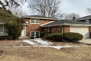 704 Tana Ln, Joliet, IL 60435 - Photo 2