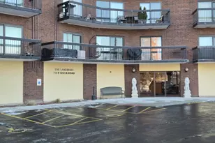 711 S River Rd, Des Plaines, IL 60016 - Photo 1