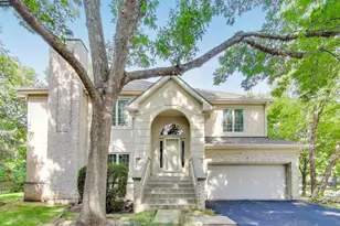 11 Beaconsfield Ct, Lincolnshire, IL 60069 - Photo 1