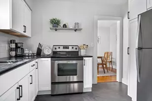 1223 E Oakland Ave, Bloomington, IL 61701 - Photo 10