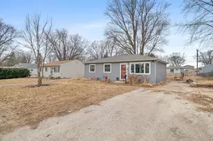 1117 5th St, Sandwich, IL 60548 - Photo 2