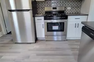 518 Chestnut St, Waukegan, IL 60085 - Photo 8