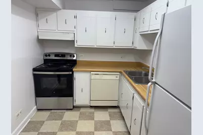 700 Perrie Drive #305, Elk Grove Village, IL 60007 - Photo 4