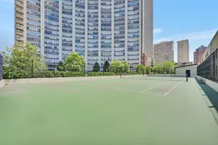 3930 N Pine Grove Ave, Chicago, IL 60613 - Photo 16