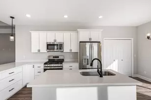 2206 Maggie Ln, Sycamore, IL 60178 - Photo 6