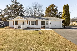 611 N West St, Sandwich, IL 60548 - Photo 1