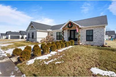 203 N Niles Avenue, Tuscola, IL 61953 - Photo 2