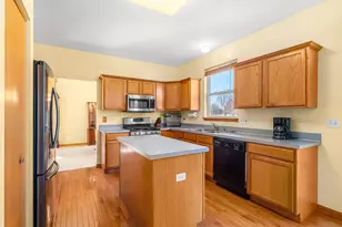 253 Somerset Dr, Sugar Grove, IL 60554 - Photo 6