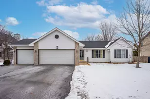 803 Nancys Ln, Belvidere, IL 61008 - Photo 2