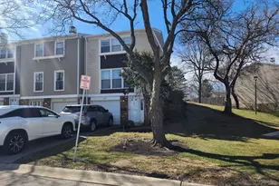 2011 Farnham Ct, Schaumburg, IL 60194 - Photo 4