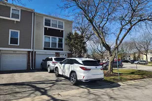 2011 Farnham Ct, Schaumburg, IL 60194 - Photo 2