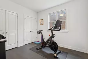 2341 W Roscoe St, Chicago, IL 60618 - Photo 32