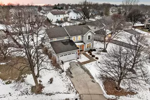 2829 Randall Ridge Dr, Elgin, IL 60124 - Photo 2