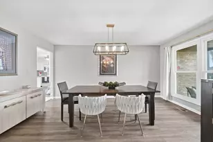 805 Sutton Dr, Northbrook, IL 60062 - Photo 6