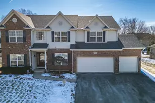 316 Ash Grove Ln, Oswego, IL 60543 - Photo 2