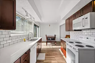 20 Colony W Dr, Champaign, IL 61820 - Photo 12