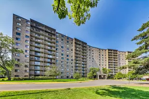 6340 Americana Dr, Willowbrook, IL 60527 - Photo 2