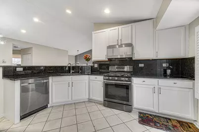 [Address not provided], Buffalo Grove, IL 60089 - Photo 4