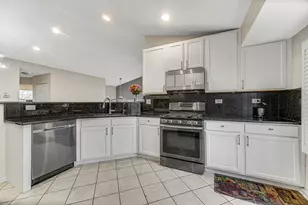 [Address not provided], Buffalo Grove, IL 60089 - Photo 4