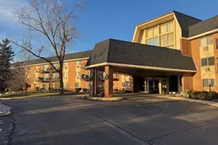 1198 Royal Glen Dr, Glen Ellyn, IL 60137 - Photo 1