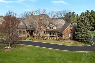 36W442 Hunters Gate Rd, Saint Charles, IL 60175 - Photo 2