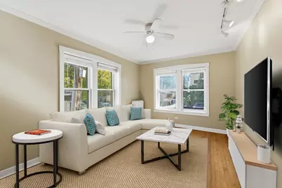 1014 W Barry Avenue #1, Chicago, IL 60657 - Photo 2