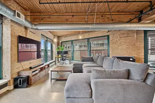 411 W Ontario St, Chicago, IL 60654 - Photo 2