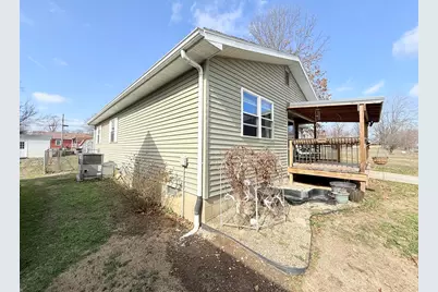 1413 McKinley Street S, Harrisburg, IL 62946 - Photo 2